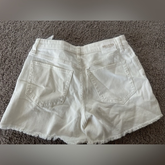 Brand New Hollister Cream High-Rise Shorts - Picture 3 of 3